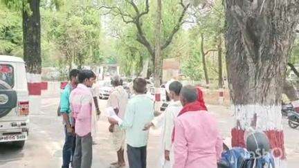 बहराइच: रामगढ़ी के ग्रामीणों ने मनरेगा में कार्य न मिलने से नाराज ग्रामीणों ने मजिस्ट्रेट को सौंपा ज्ञापन#jansamasya