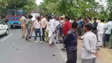 चंदौसी: चंदौसी मुरादाबाद नेशनल हाईवे रोड पर थाना बनिया ठेर के समीप सड़क हादसे में एक बाइक सवार की मौत, दूसरा गंभीर घायल