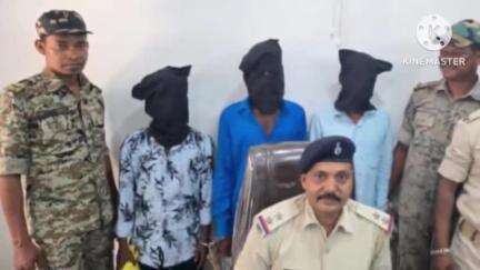 आदित्यपुर गम्हरिया: आरआईटी थाना पुलिस ने तीन फरार आरोपियों को किया गिरफ्तार
