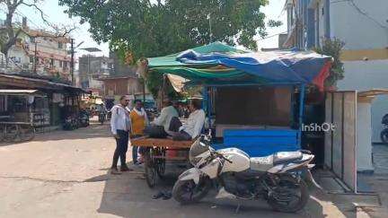 होशंगाबाद नगर: नर्मदापुरम में नगरपालिका ने सड़क किनारे अवैध अतिक्रमण हटाया