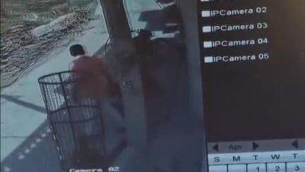 बर गांव में दिनदहाड़े चोरी हुई बाइक, CCTV में कैद हुई वारदात