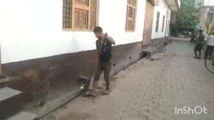 औरैया: पब्लिक एप की खबर का हुआ असर, मोहल्ला बनारसी दास में गंदगी से लोगों को मिली निजात #jansamasya