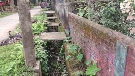 ঢেকিয়াজুলি ভাগ: বালিশিয়া গাঁৱত উন্মুক্ত পকী নলা,বালিশিয়া গাঁৱত উপস্থিত হৈ আজি ক্ষোভিত কৃষক শ্ৰমিক সুৰক্ষা সংগ্ৰাম সমিতৰ কেন্দ্ৰীয় নেতা
