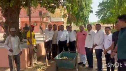 વિજાપુર: ખેતીવાડી ઉત્પન્ન બજાર સમિતિ દ્વારા આંતરરાષ્ટ્રીય સહકારીકતા અંતર્ગત ધાર્મિક સ્થળની સફાઈ કરાઇ, ધારાસભ્ય હાજર રહ્યા