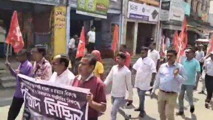 ঝালদা ১: সিপিআইএম ঝালদা এরিয়া কমিটির ডাকে ঝালদা শহরে প্রতিবাদ মিছিল