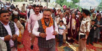 चौपाल: शिक्षा मंत्री रोहित ठाकुर ने चौपाल क्षेत्र का दौरा किया, कई शिलान्यास और उद्घाटन भी किए