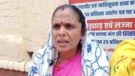 उत्तर प्रदेश जनपद गाजीपुर आंगनवाड़ी संयुक्त मोर्चा के लिए महिलाओं ने जिलाधिकारी को ज्ञापन दिया गया था।