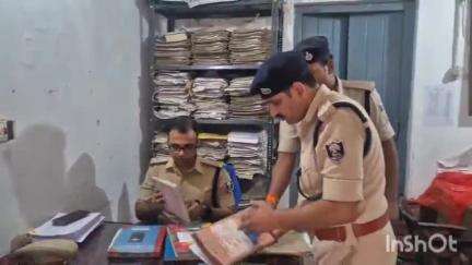 सुगौली: जिला पुलिस अधीक्षक ने सुगौली थाना का किया औचक निरीक्षण, कहा- थाना में आने वाले लोगों पर रखें ध्यान