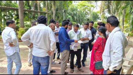 बड़वाह: डूडगांव में विधायक बिरला ने 'जनदर्शन' में ग्रामीणों की समस्याओं को सुना और यथासंभव समाधान किया