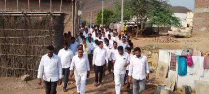 యర్రగొండపాలెం: నర జాముల తాండ గ్రామంలో గిరిజనులకు ఎన్టీఆర్ భరోసా పింఛన్లు అందజేసిన టిడిపి ఇన్చార్జి ఎరిక్షన్ బాబు