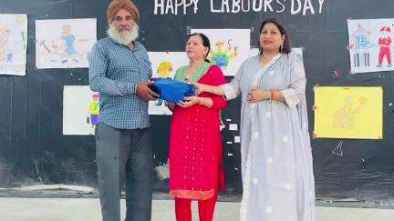 स्वार: शिकारपुर दौराहा स्थित विकास भारती स्कूल में श्रमिक दिवस पर कर्मचारियों को किया गया सम्मानित