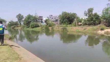 અંકલેશ્વર: અંકલેશ્વરના પાનોલી જીઆઇડીસીમાં નહેરમાં યુવાન ડુબ્યો હતો ત્યારે તેનો મૃતદેહ મળી આવ્યો હતો