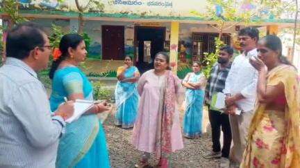 భీమవరం: చిన్నఅమీరo లో అంగన్వాడి కేంద్రాన్ని ఆకస్మికంగా సందర్శించిన జిల్లా ప్రత్యేక అధికారి ఎ.సూర్యకుమారి