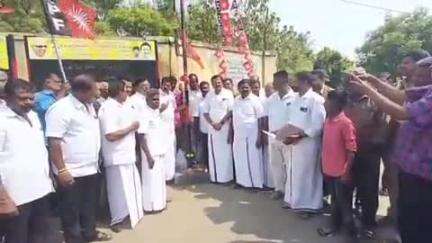 பெருந்துறை: போக்குவரத்து கழக அலுவலகம் முன்பாக திமுக சார்பில் மே தினம் கொண்டாடப்பட்டது