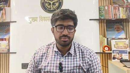 मऊ: विकास भवन में सीडीओ ने श्रम विभाग में पंजीकरण लेकर दिया बयान
