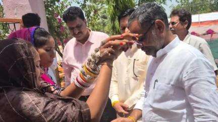 છોટાઉદેપુર: ભોરદા ગામે તાલુકા પંચાયતના પૂર્વ પ્રમુખના ત્યાં સામાજિક પ્રસંગમાં સાંસદ સહિત આગેવાનો ઉપસ્થિત રહ્યા