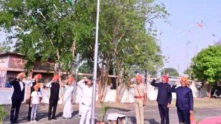 कळंब: तहसील कार्यालय कळंब येथे महाराष्ट्र दिन उत्साहात साजरा