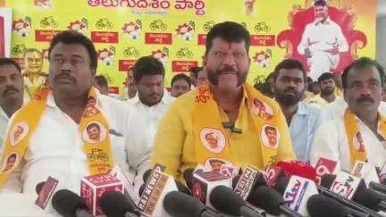 సీఎం చంద్రబాబు బీసీలకు పెద్దపీట వేశారు: నగరంలో వర్ణికుల క్షత్రియ సంఘం నేత కాణిపాకం వెంకటేష్