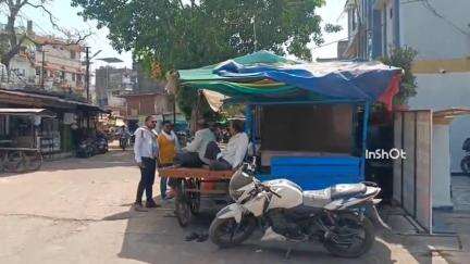 होशंगाबाद नगर: नगरपालिका ने शहर में अलग-अलग स्थानों पर सड़क के किनारे से हटाया अवैध अतिक्रमण