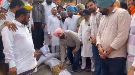 ਭਿੱਖੀਵਿੰਡ: ਭਿੱਖੀਵਿੰਡ ਚੌਕ ਵਿੱਚ ਆਪ ਵਰਕਰਾਂ ਨੇ ਫੂਕਿਆ ਕੇਂਦਰ ਸਰਕਾਰ ਦਾ ਪੁਤਲਾ, BBMB ਰਾਹੀਂ ਹਰਿਆਣਾ ਨੂੰ ਪਾਣੀ ਦਿੱਤੇ ਜਾਣ‌ ਦਾ ਕੀਤਾ ਵਿਰੋਧ