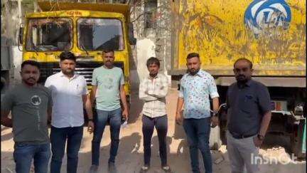 વઢવાણ: ખોલડીયાદ રોડ તેમજ મેક્સન સર્કલ પાસેથી ગેરકાયદેસર ખનીજ વહન કરતા ૪ ડમ્પરો ઝડપાયા