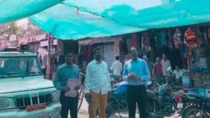 बिजौलिया: बिजोलिया नगरपालिका ने चौराहे का ग्रीन शेड हटाया, बिजली के तारों से टकराने का खतरा बना कारण, व्यापारी बोले- औपचारिकता