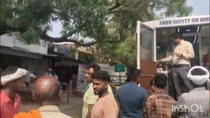 सलोन: सलोन ब्लॉक क्षेत्र में फूड विभाग की टीम ने कई दुकानों में चलाया फूड सेफ्टी अभियान, छात्र-छात्राओं को किया गया जागरूक