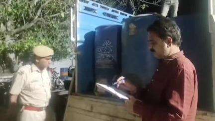 बेगुं: पारसोली पुलिस और रसद विभाग ने संयुक्त कार्रवाई में 12 ड्रम पेट्रोलियम पदार्थ और पिकअप जब्त कर चालक को गिरफ्तार किया