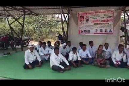 धामणगाव रेल्वे: तहसील कार्यालय येथे ग्रामपंचायत कर्मचाऱ्यांच पंचायत समितीसमोर काम बंद आंदोलन