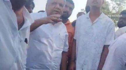ಬೈಲಹೊಂಗಲ: ಆನಿಗೋಳ, ನಯಾನಗರ ಗ್ರಾಮಗಳ ಮದ್ಯ ಅಪಘಾತ ಗಾಯಗೊಂಡ ಬೈಕ್ ಸವಾರರನ್ನು ಆಸ್ಪತ್ರೆಗೆ ಸಾಗಿಸಿ ಮಾನವೀಯತೆ ಮೆರೆದ ಸಂಸದ ಜಗದೀಶ ಶೆಟ್ಟರ್
