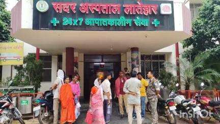 लातेहार: महुआडांर के ओरसापाठ में मुन्शी अयूब खान की हत्या के बाद शव का आंतरिक परीक्षण लातेहार सदर अस्पताल में किया गया