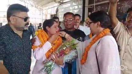 राजनांदगांव: थाईलैंड में आयोजित महिला बेसबॉल एशिया कप में जिले की महिला खिलाड़ी ने किया नाम रोशन, रेलवे स्टेशन पर किया गया स्वागत