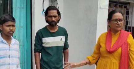 एगारकुंड: एगारकुंड उत्तर पंचायत के डोमकुल्ही में मोबाइल चोरी के आरोप में एक युवक पकड़ाया, मुखिया ने पुलिस को सूचना दी