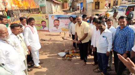 ಸವದತ್ತಿ: ಅಕ್ಕಿಸಾಗರ ಗ್ರಾಮದಲ್ಲಿ ವಿವಿಧ ಅಭಿವೃದ್ಧಿ ಕಾಮಗಾರಿಗಳಿಗೆ ಶಾಸಕ ವಿಶ್ವಾಸ ವೈದ್ಯ ಚಾಲನೆ