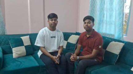 ময়নাগুড়ি: আইসিএসই বোর্ডে দ্বাদশ শ্রেণির পরীক্ষায় নজরকাড়া নাম্বার পেলো সারেগামাপা জি বাংলা খ‍্যাত বেলাকোবার জমজ দুই ভাই