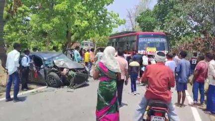 बोलबा: बोलबा शंख नदी पुलिया के पास बस और कार की सीधी टक्कर, कार में सवार कई लोग गंभीर रूप से घायल