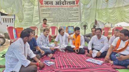 तुमसर: शिक्षण विभागातील भोंगळ कारभाराविरोधात शिवसेना (उबाठा) चे पंचायत समितीसमोर आंदोलन, माजी आमदार वाघमारे यांची भेट