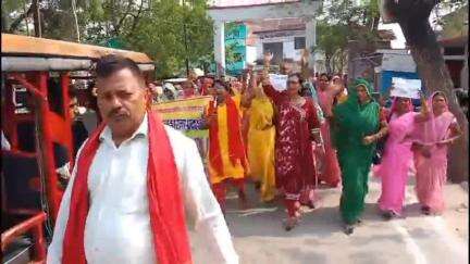 गौरीगंज: गौरीगंज कलेक्ट्रेट में मजदूर दिवस के मौके पर आंगनबाड़ी कार्यकत्रियों ने धरना प्रदर्शन कर जिलाधिकारी को सौंपा ज्ञापन