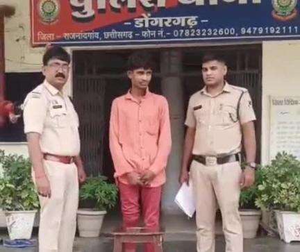 राजनांदगांव: डोंगरगढ़ थाना क्षेत्र के मां बम्लेश्वरी नीचे मंदिर के पास चाकू दिखाकर लोगों को डराने वाले एक व्यक्ति पर की गई कार्रवाई