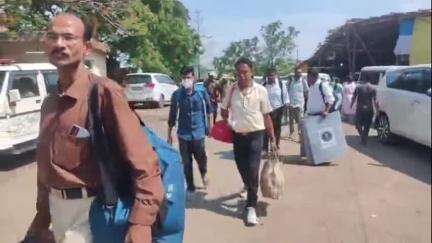 শিলচর: 2 মে পঞ্চায়েত নির্বাচন, শিলচর থেকে ভোটকেন্দ্রের উদ্দেশে রওনা হলেন ভোটকর্মীরা
