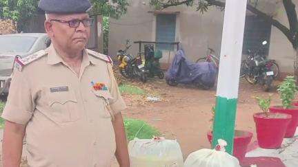 घाट कुसुंभा: कोरमा थाना क्षेत्र के मुरारपुर गांव से 35 लीटर शराब बरामद, दो के खिलाफ मामला दर्ज