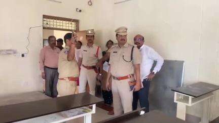 ఆందోల్: జేఎన్టీయూ పరీక్ష కేంద్రాన్ని  పరిశీలించిన జిల్లా ఎస్పీ పంకజ్ పారితోష్