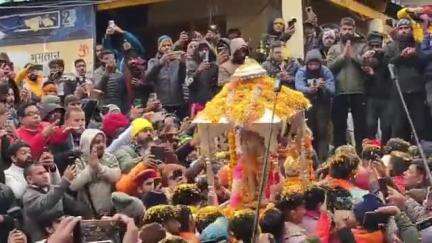 #उत्तराखंड: श्री बाबा केदारनाथ की पंचमुखी डोली केदारनाथ धाम पहुंची

श्री केदारनाथ धाम के कपाट 2 मई 2025