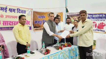 होशंगाबाद नगर: रसूलिया सीवेज प्लांट में निर्माण श्रमिकों के लिए विधिक जागरूकता शिविर का आयोजन, प्रधान जिला एवं सत्र न्यायाधीश उपस्थित रहे