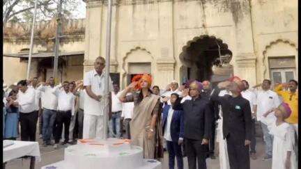 कन्नड: ध्वजाला वंदन करताना महाराष्ट्राच्या वैभवाचा अभिमान वाटला- आमदार संजना जाधव यांची महाराष्ट्र दिनी भावना