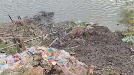 কাকদ্বীপ: মন্দির ঘাট সংলগ্ন এলাকায় নদী বাঁধের ধস আতঙ্কে এলাকার মানুষ , বাঁধ মেরামতি করতে হিমশিম প্রশাসনের #jansamasya