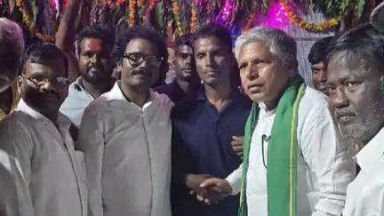 గంగాధర నెల్లూరు: రాజుల కండ్రిగ గ్రామంలో గంగమ్మ తల్లికి పట్టు వస్త్రాలు సమర్పించిన ఎమ్మెల్యే థామస్