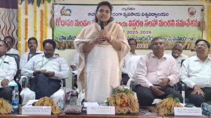 ఆచంట: మార్టేరు పరిశోధన కేంద్రంలో సాగు కోసం లాభదాయక విత్తనాలు, నూతన వరి రకాల విస్తరణపై కలెక్టర్ సమావేశం