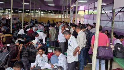 মৰাণ: নিৰ্বাচনৰ বাবে খোৱাং মহাবিদ্যালয়ৰ পৰা নিৰ্বাচনী সামগ্ৰী লৈ খোৱাং সমষ্টিৰ নিজ নিজ ভোটগ্ৰহণ কেন্দ্ৰলৈ ৰাওনা হয় বিষয়াসকল