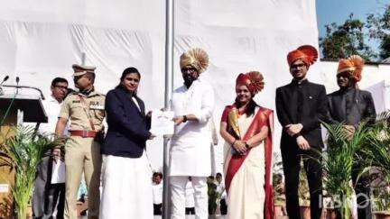 रेणापूर: सेवा हक्क अधिनियम अंतर्गत विहित मुदतीत नागरिकांना सेवा दिल्याबद्दल रेणापूरच्या तहसीलदार मंजुषा भगत सन्मानित